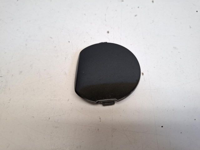 bontott MAZDA 3 Első Vonószem Burkolat