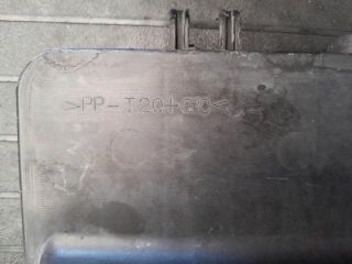 bontott MAZDA 3 Felső Hűtőburkolat