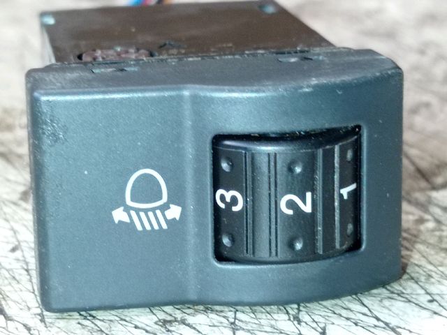 bontott MAZDA 3 Fényszórómagasság Állító Kapcsoló