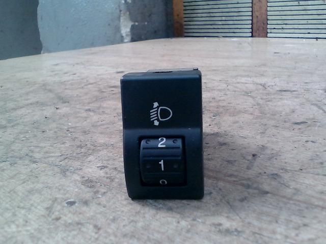 bontott MAZDA 3 Fényszórómagasság Állító Kapcsoló