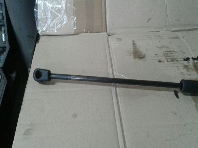 bontott MAZDA 3 Gázrugós Kitámasztó Teleszkóp Csomagtérajtó Jobb