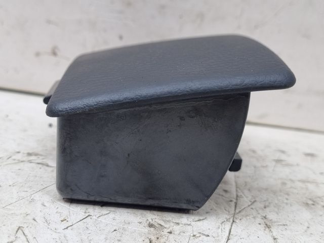 bontott MAZDA 3 Hátsó Hamutartó