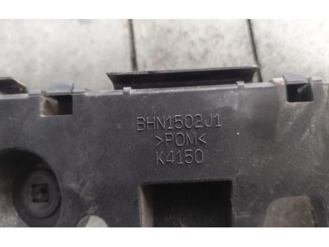 bontott MAZDA 3 Hátsó középső Lökhárító Tartó (Műanyag)