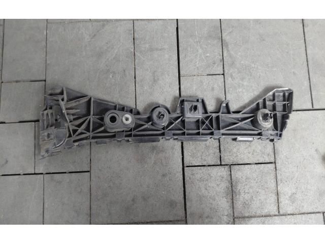 bontott MAZDA 3 Hátsó középső Lökhárító Tartó (Műanyag)