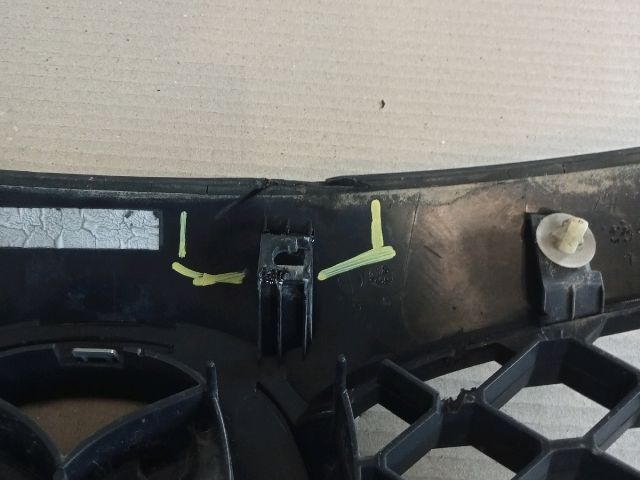 bontott MAZDA 3 Hűtőrács