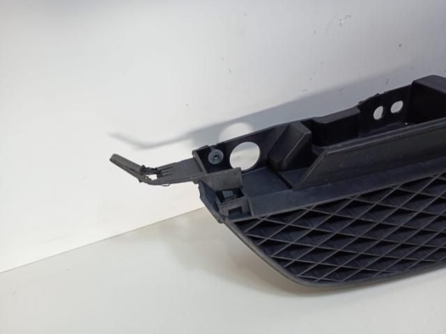 bontott MAZDA 3 Hűtőrács