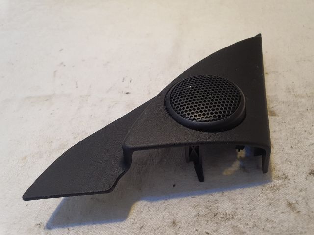 bontott MAZDA 3 Jobb A Oszlop Hangszóró Burkolat