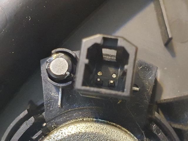 bontott MAZDA 3 Jobb A Oszlop Hangszóró Burkolat