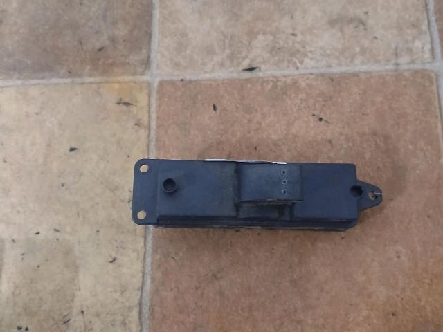 bontott MAZDA 3 Jobb első Ablakemelő Kapcsoló