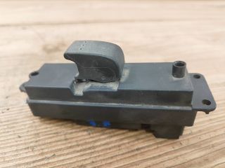 bontott MAZDA 3 Jobb első Ablakemelő Kapcsoló