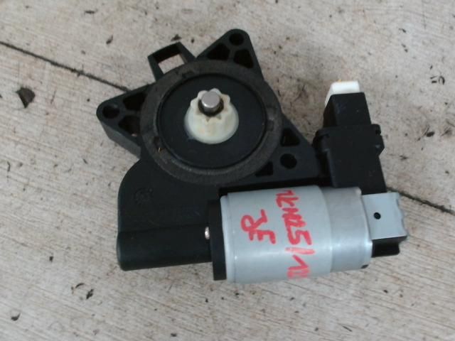 bontott MAZDA 3 Jobb első Ablakemelő Motor