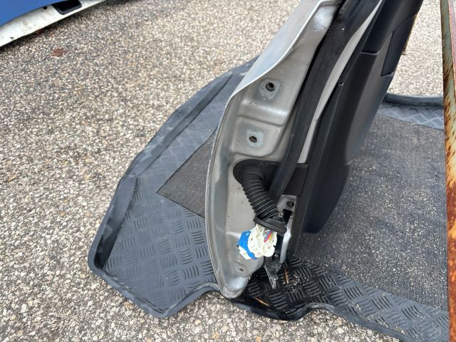 bontott MAZDA 3 Jobb első Ajtó (Részeivel)