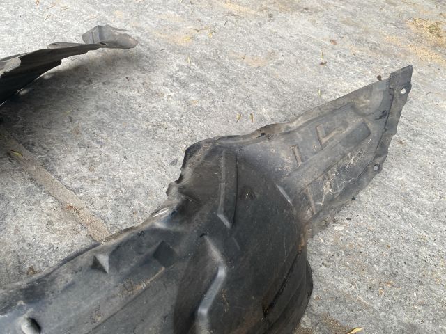 bontott MAZDA 3 Jobb első Első Dobbetét (Kerékjárati, Műanyag)