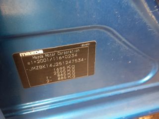 bontott MAZDA 3 Jobb első Gumikéder