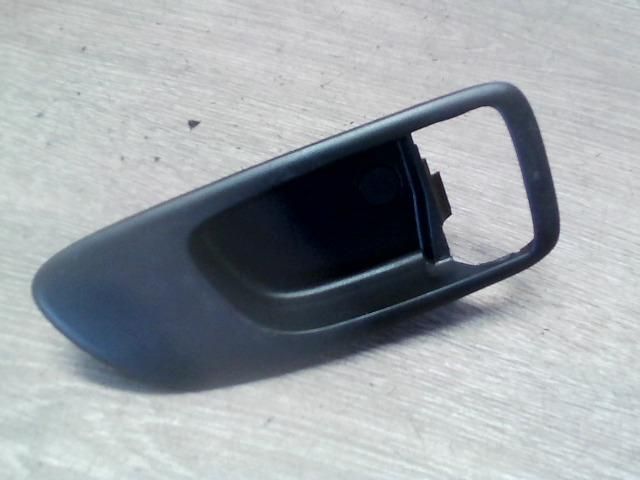 bontott MAZDA 3 Jobb első Kilincs Burkolat