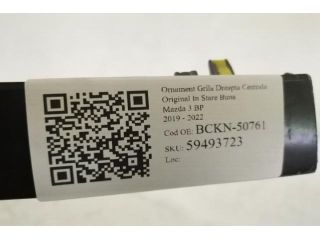 bontott MAZDA 3 Jobb első Lökhárító Díszléc