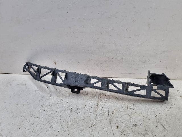 bontott MAZDA 3 Jobb Fényszóró Tartó