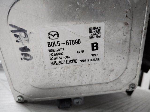 bontott MAZDA 3 Jobb Fényszóró