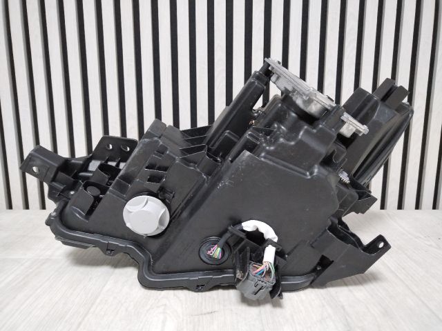 bontott MAZDA 3 Jobb Fényszóró