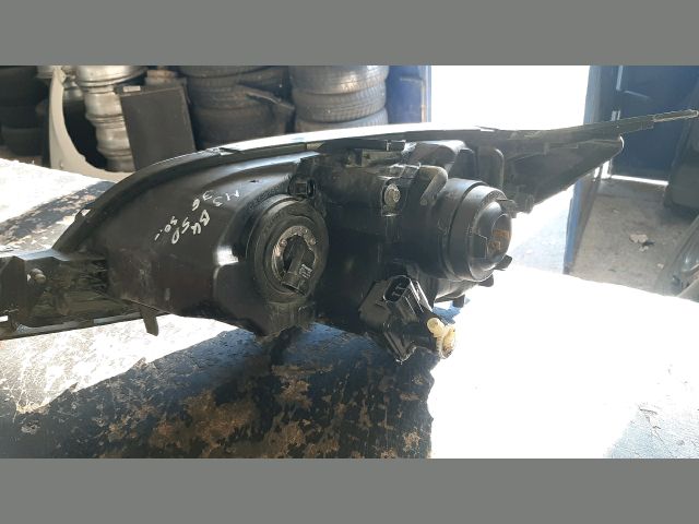 bontott MAZDA 3 Jobb Fényszóró