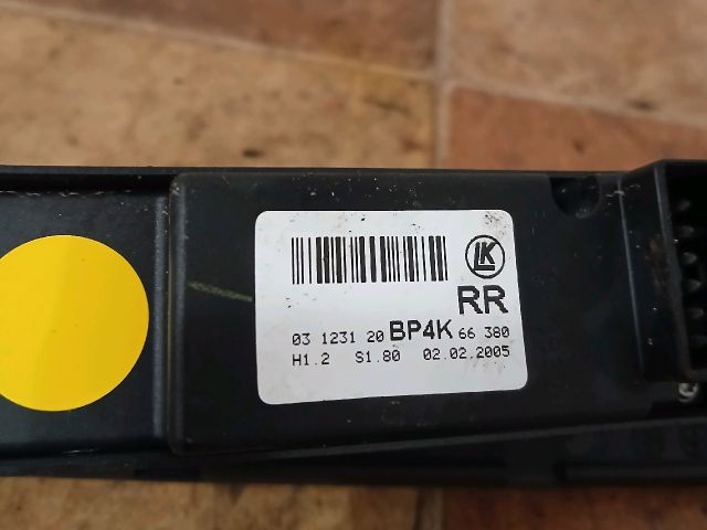 bontott MAZDA 3 Jobb hátsó Ablakemelő Kapcsoló