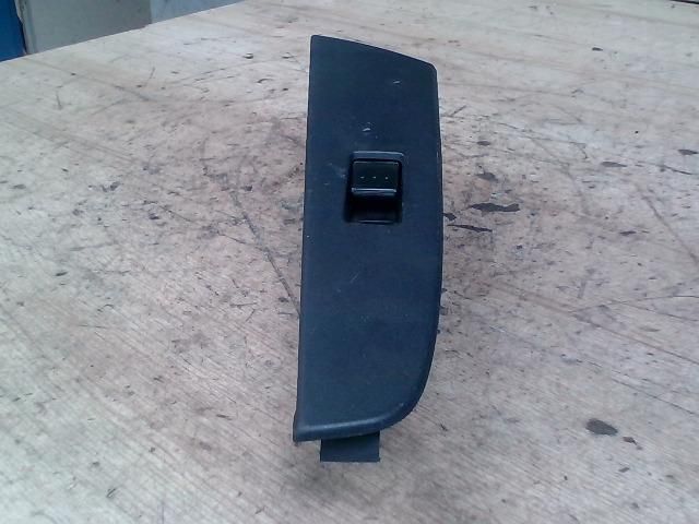 bontott MAZDA 3 Jobb hátsó Ablakemelő Kapcsoló