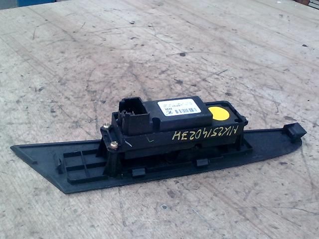 bontott MAZDA 3 Jobb hátsó Ablakemelő Kapcsoló