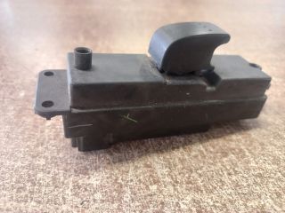 bontott MAZDA 3 Jobb hátsó Ablakemelő Kapcsoló