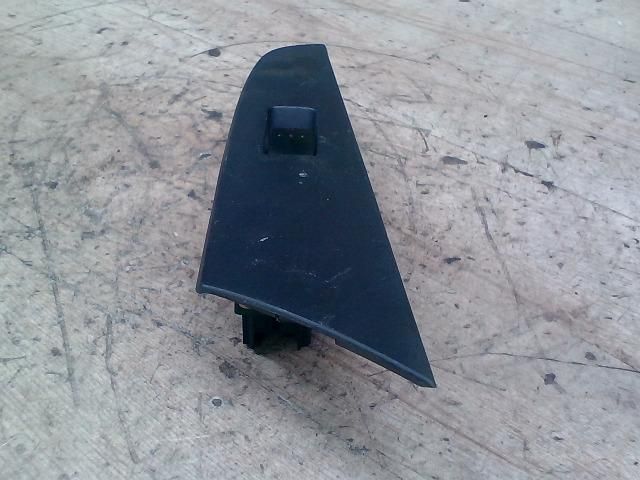 bontott MAZDA 3 Jobb hátsó Ablakemelő Kapcsoló