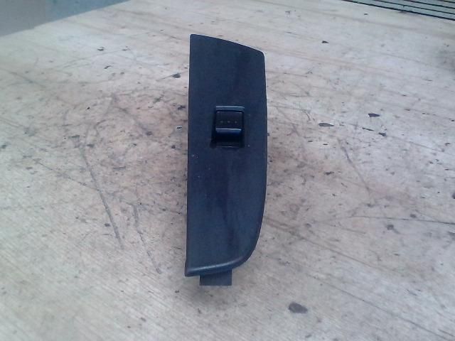 bontott MAZDA 3 Jobb hátsó Ablakemelő Kapcsoló