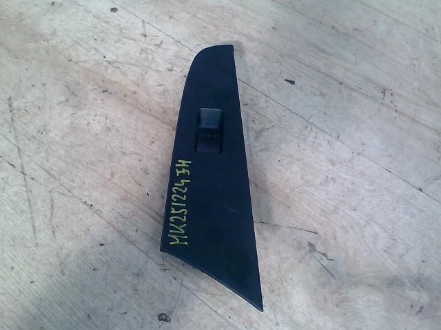 bontott MAZDA 3 Jobb hátsó Ablakemelő Kapcsoló