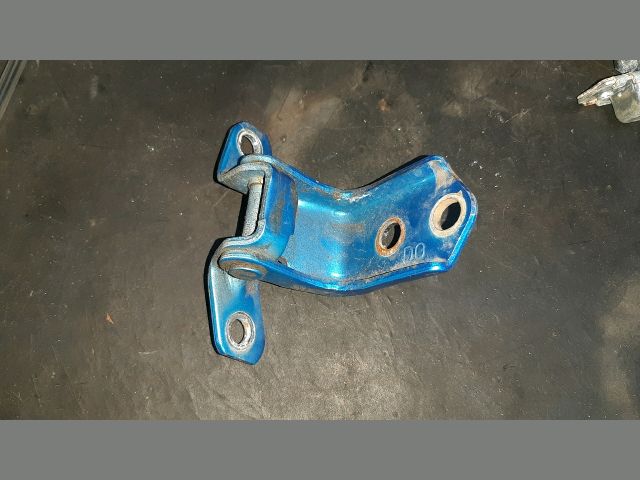 bontott MAZDA 3 Jobb hátsó Alsó Zsanér