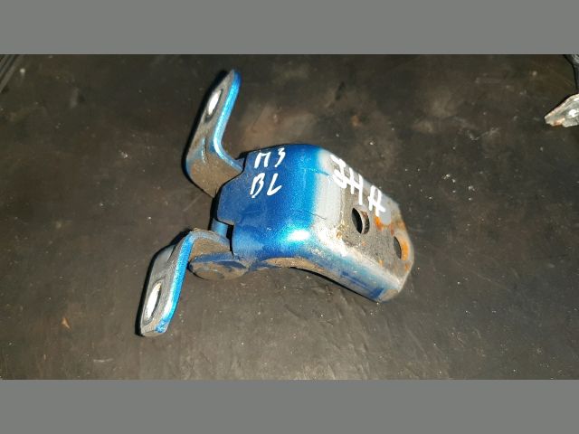 bontott MAZDA 3 Jobb hátsó Alsó Zsanér