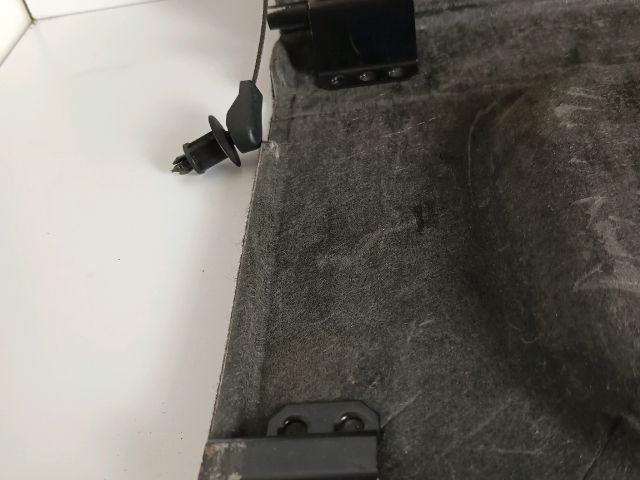 bontott MAZDA 3 Kalaptartó