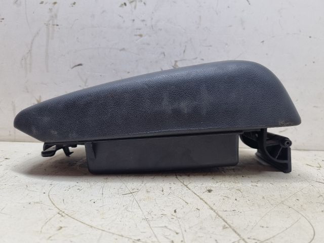 bontott MAZDA 3 Könyöklő