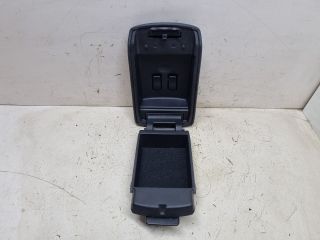 bontott MAZDA 3 Könyöklő