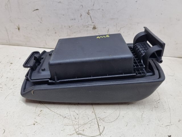 bontott MAZDA 3 Könyöklő