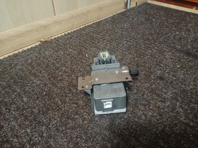 bontott MAZDA 3 Kormányzár (Elektromos)