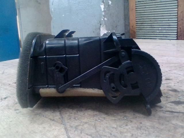 bontott MAZDA 3 Középső Bal Szellőző