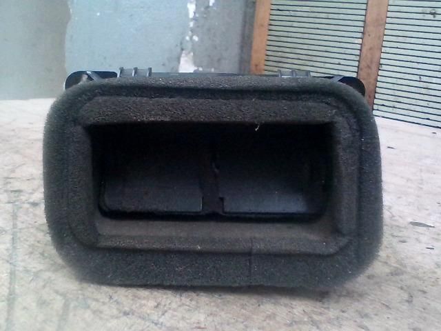 bontott MAZDA 3 Középső Bal Szellőző