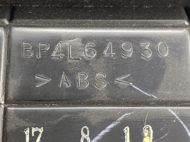 bontott MAZDA 3 Középső Bal Szellőző