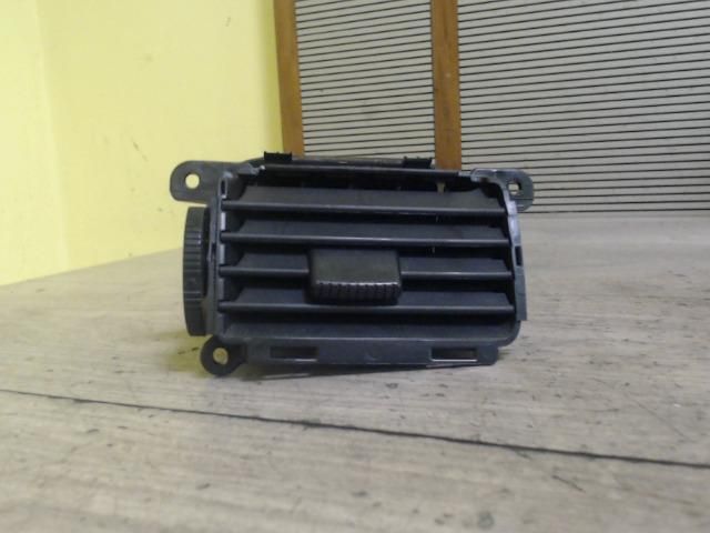 bontott MAZDA 3 Középső Jobb Szellőző