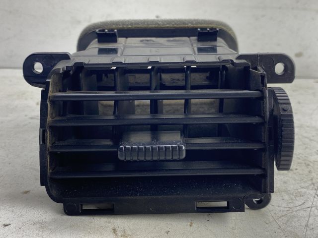 bontott MAZDA 3 Középső Jobb Szellőző