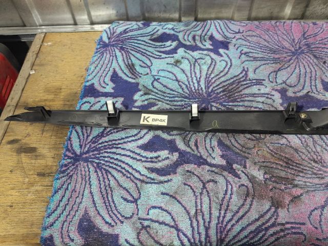 bontott MAZDA 3 Középső Műszerfal Díszléc