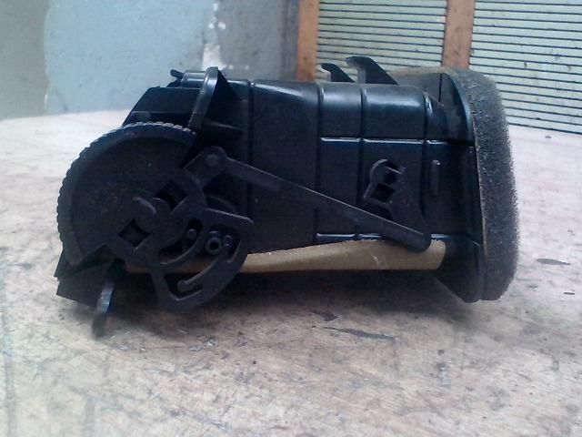 bontott MAZDA 3 Középső Szellőző