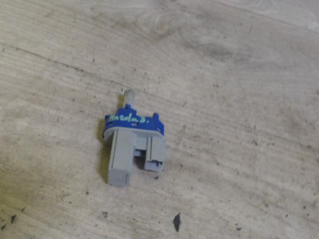 bontott MAZDA 3 Kuplung Pedál Kapcsoló