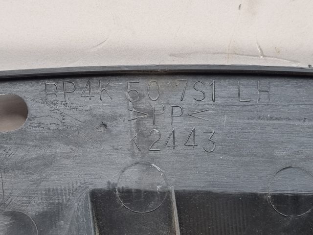 bontott MAZDA 3 Levélrács