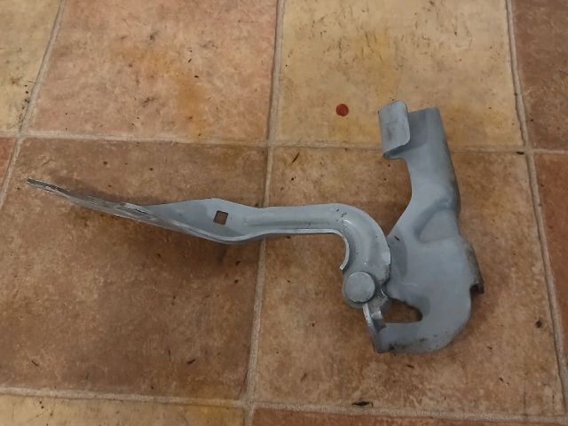 bontott MAZDA 3 Motorháztető Bal Zsanér