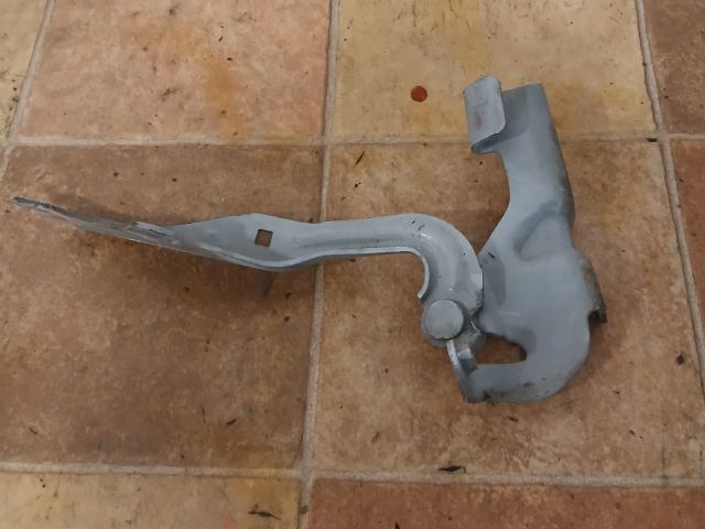 bontott MAZDA 3 Motorháztető Bal Zsanér