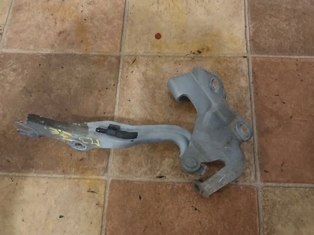 bontott MAZDA 3 Motorháztető Jobb Zsanér